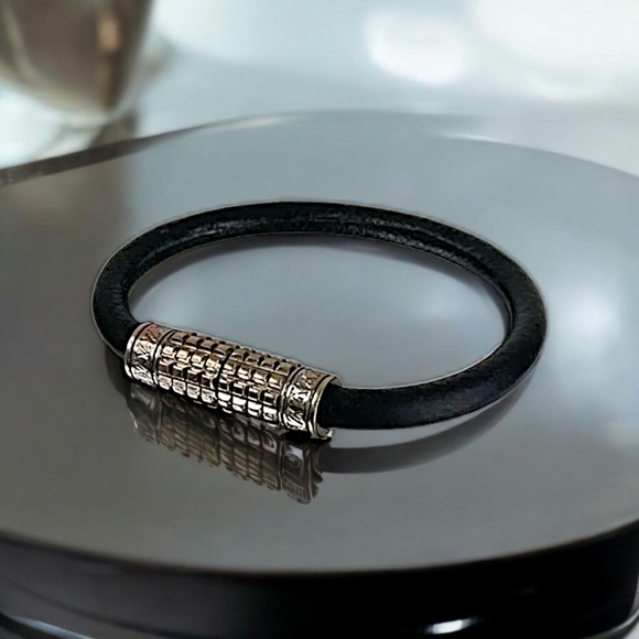 Louis Vuitton Other - Louis Vuitton Men’s Digit Bracelet